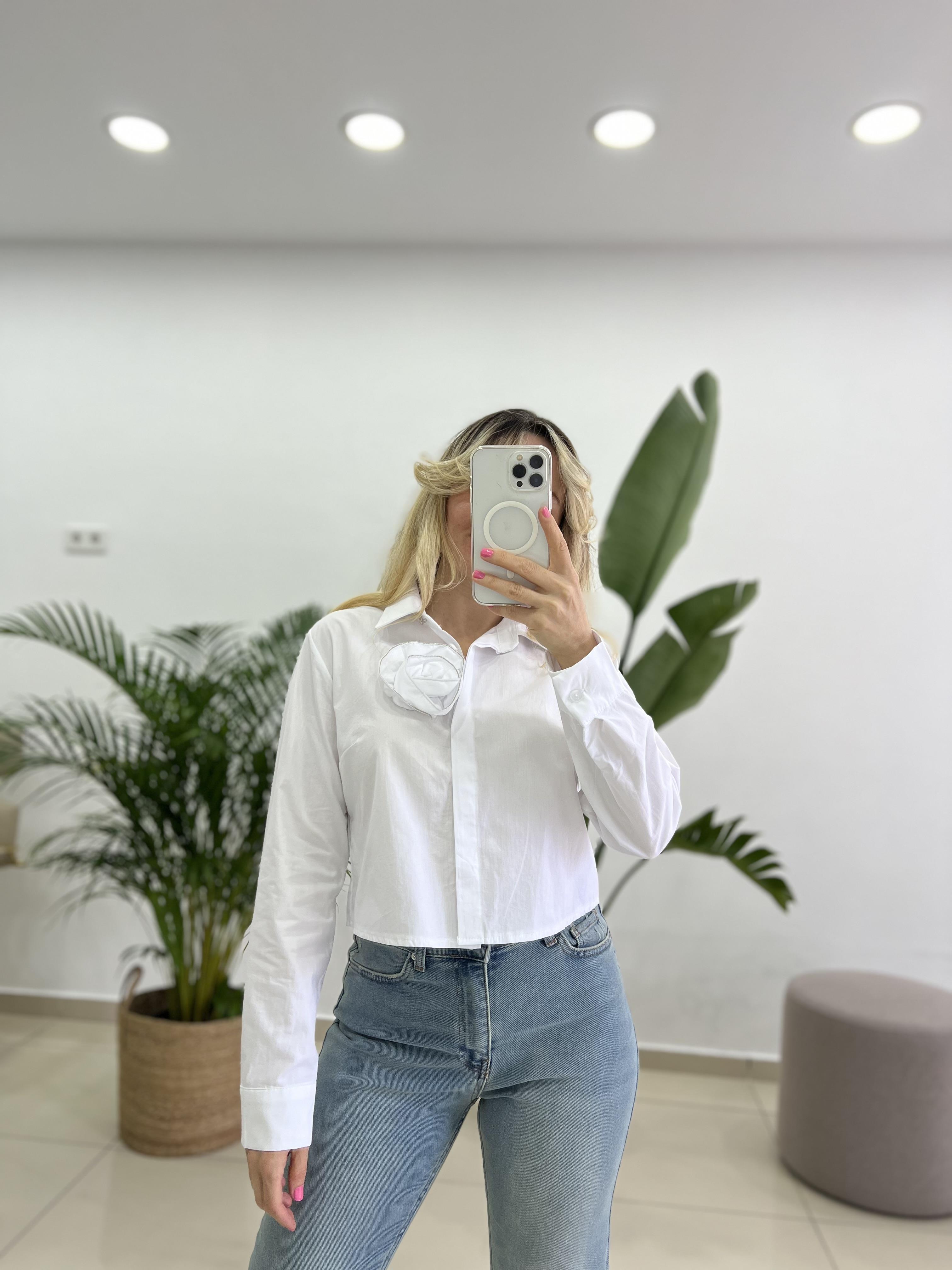 Poplin Dokuda Gül Detaylı Tasarım Crop Gömlek