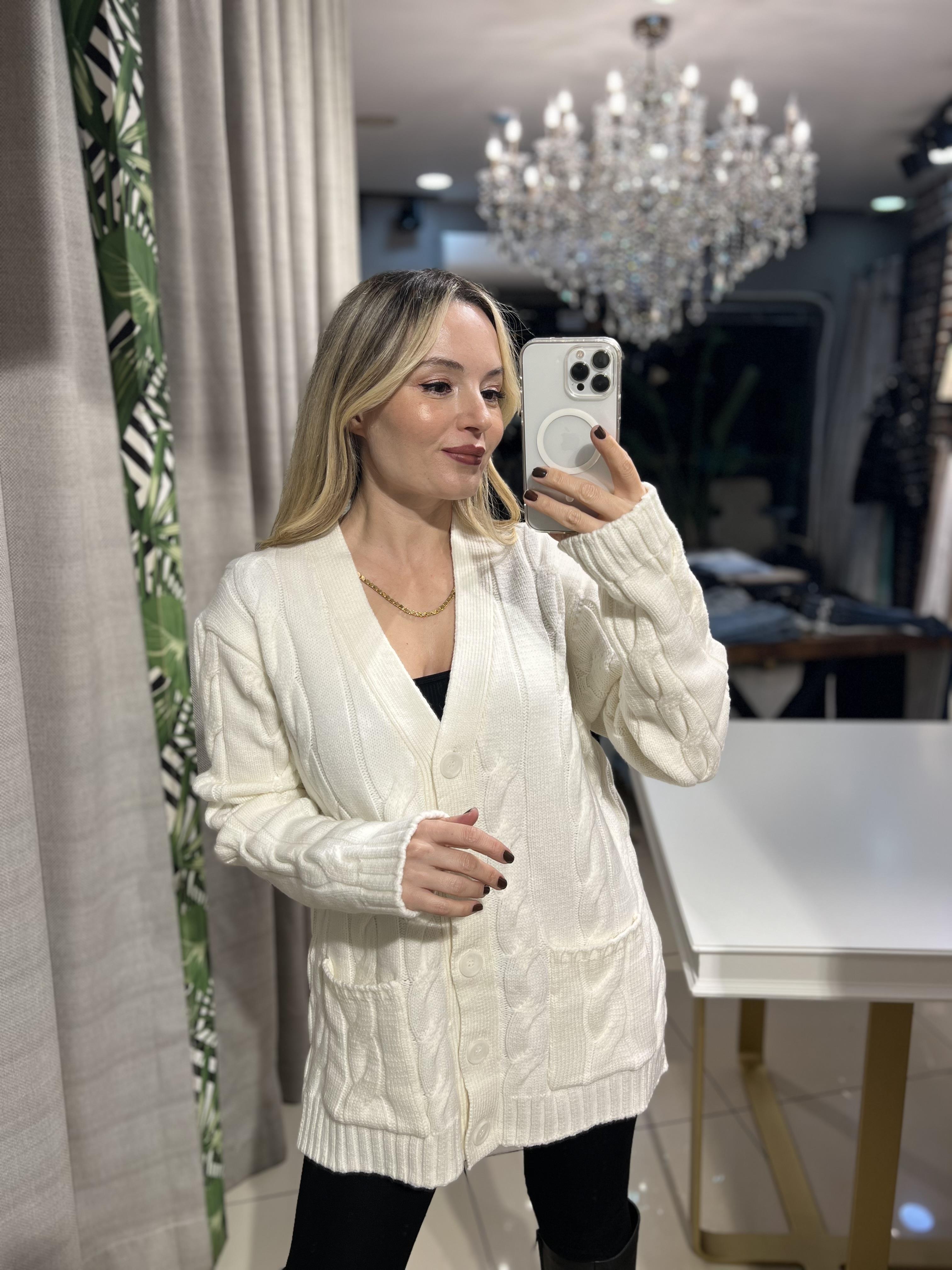 Saç Örgü Düğmeli Ekru Triko Hırka