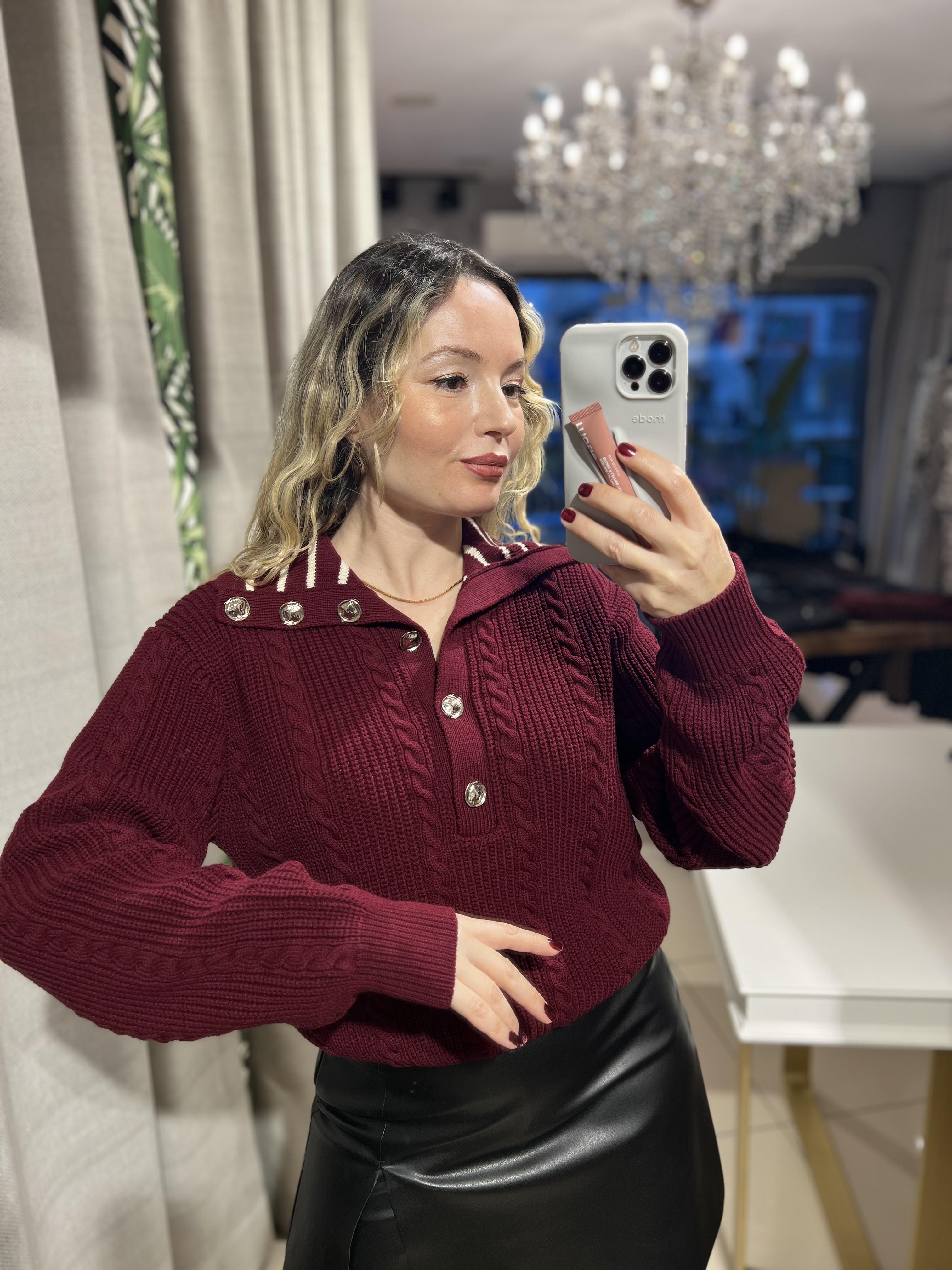 Saç Örgülü Düğmeli Bordo Triko Kazak