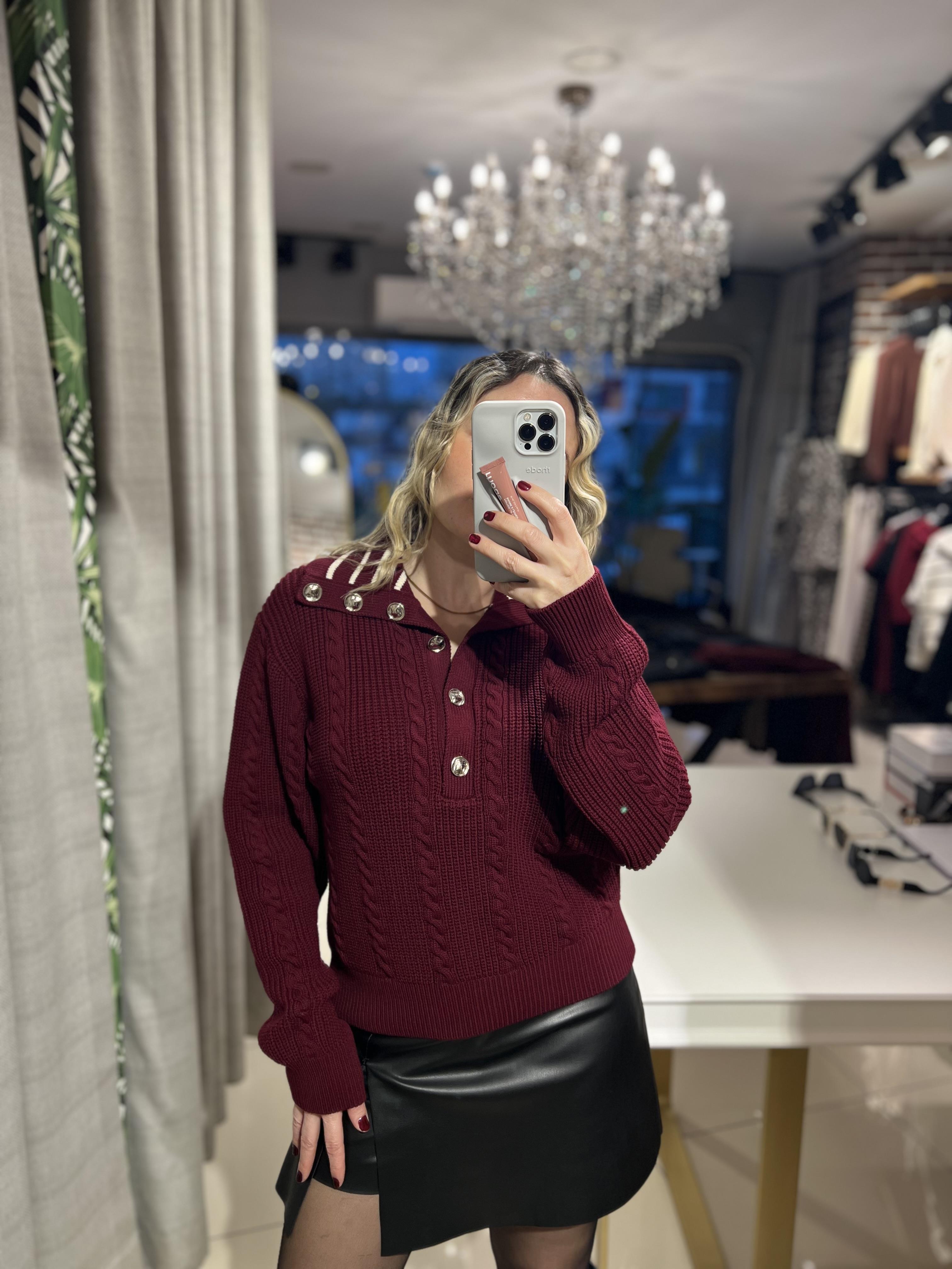 Saç Örgülü Düğmeli Bordo Triko Kazak