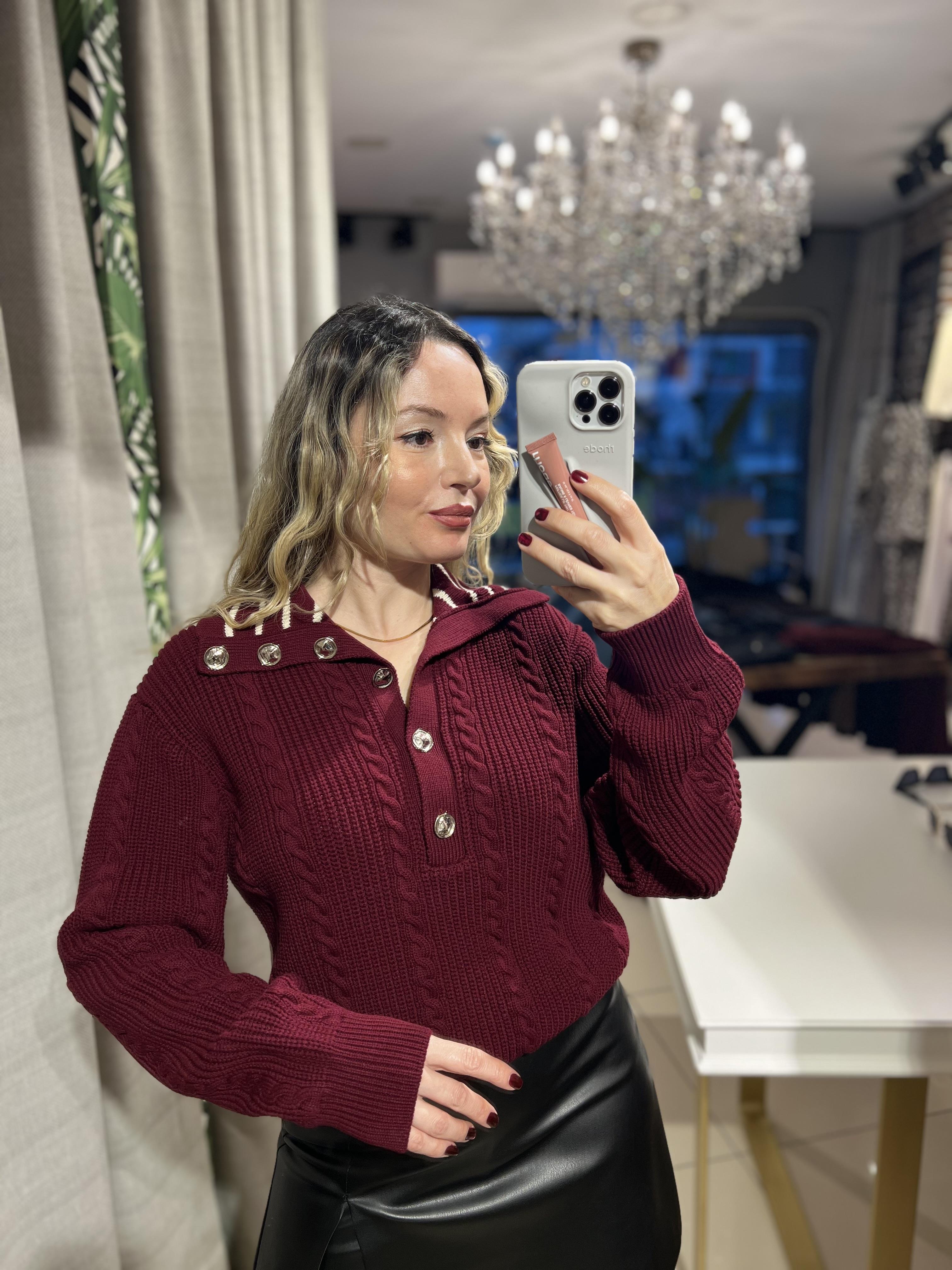 Saç Örgülü Düğmeli Bordo Triko Kazak