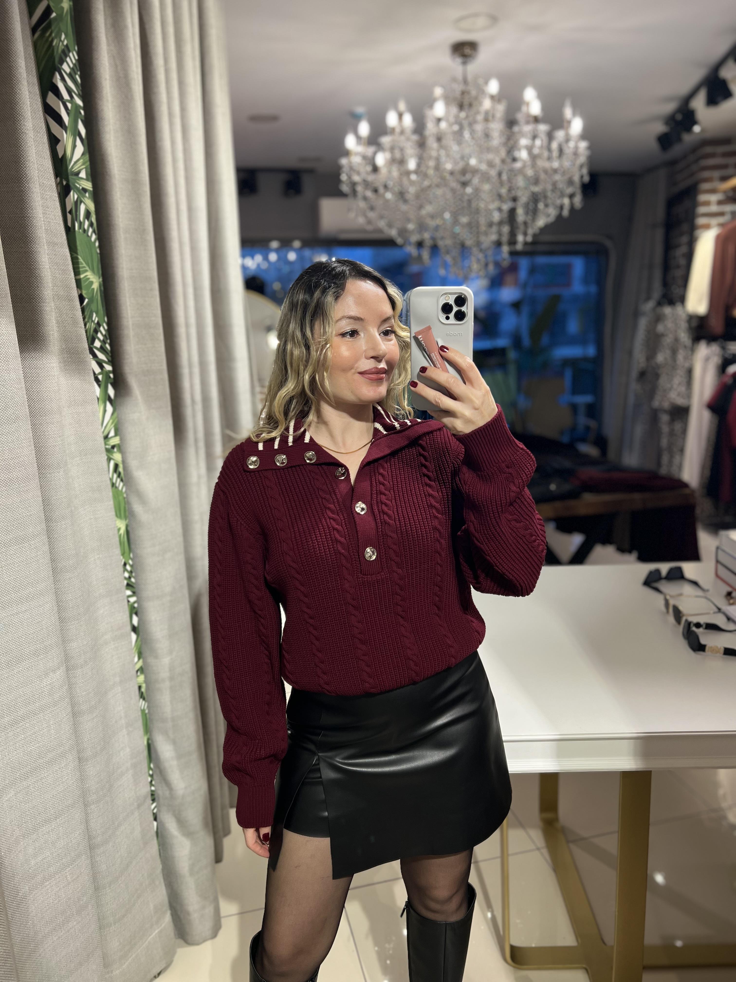 Saç Örgülü Düğmeli Bordo Triko Kazak