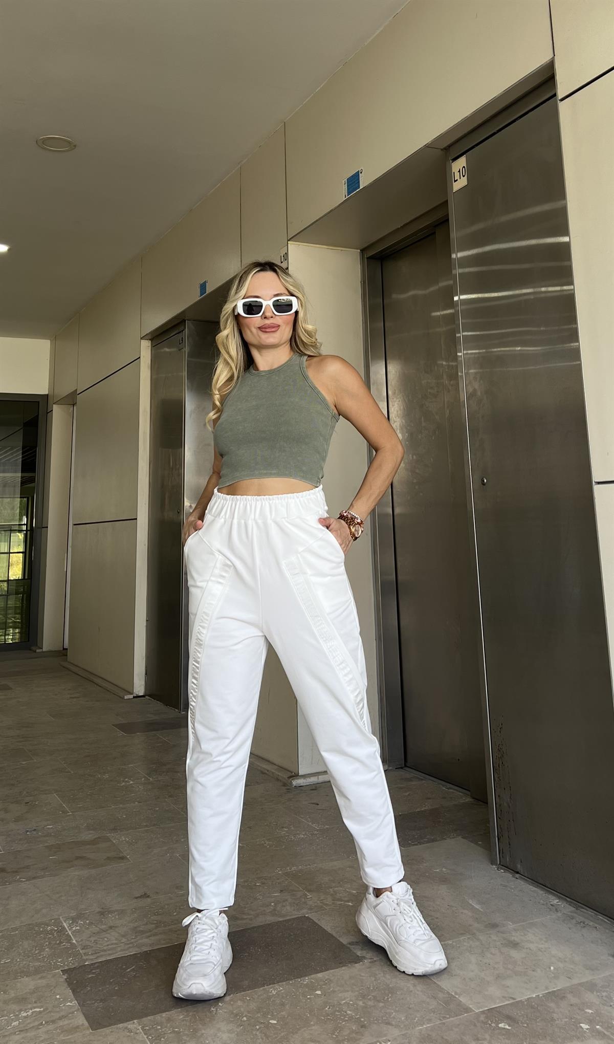 Saten Şerit Detaylı Beyaz Joger Eşofman