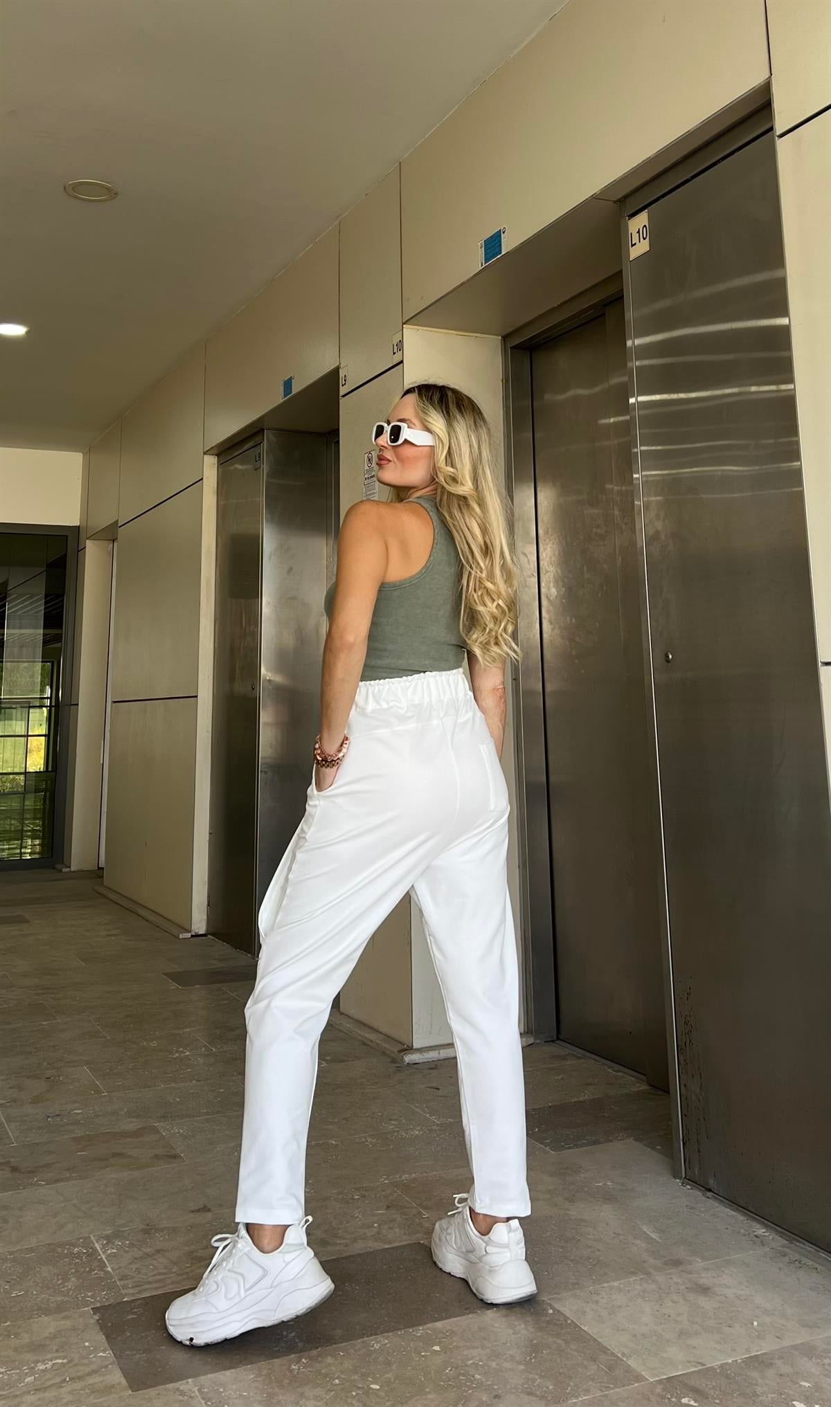 Saten Şerit Detaylı Beyaz Joger Eşofman