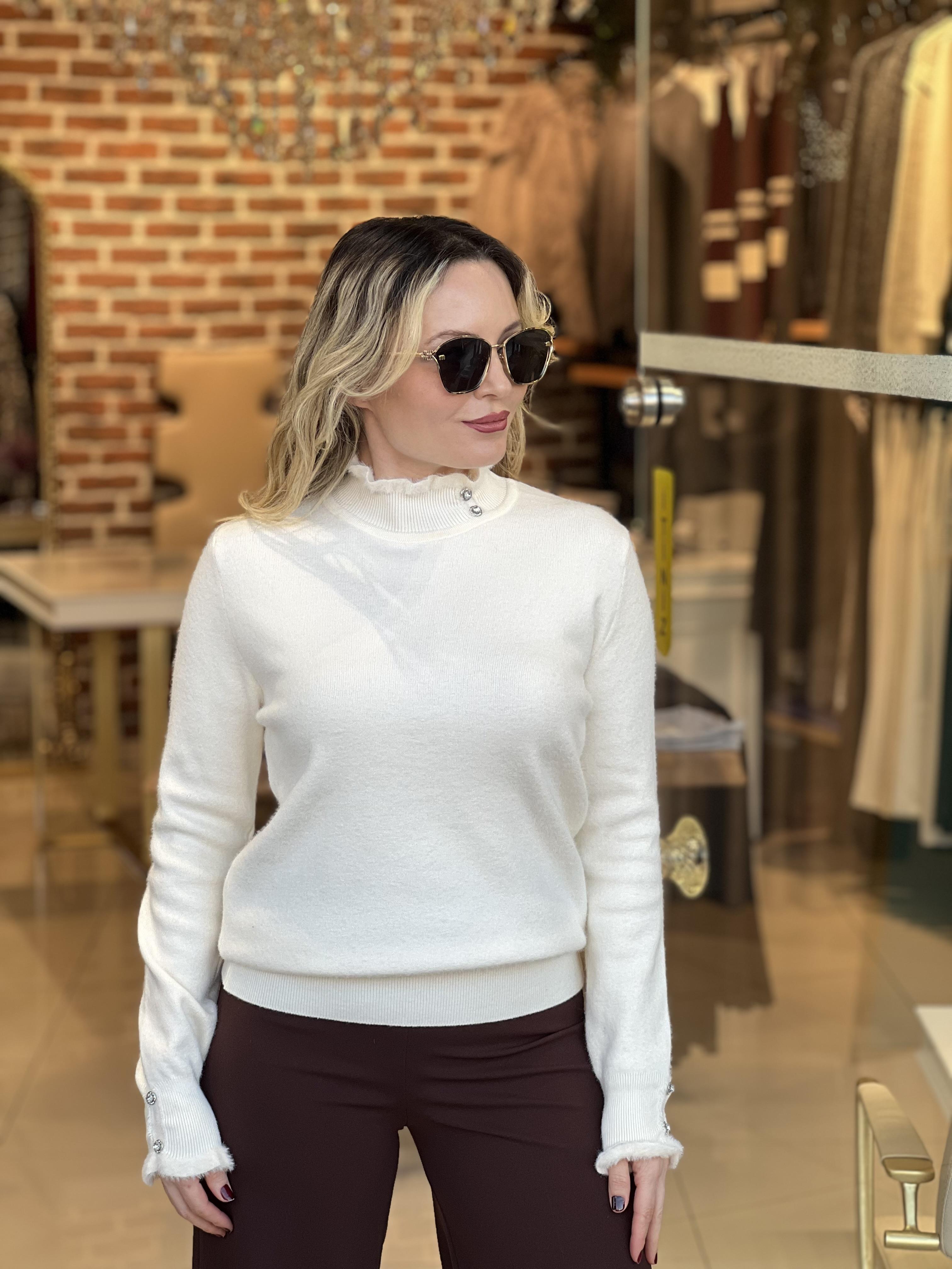 Taş Aksesuar Detaylı Ekru Triko Kazak