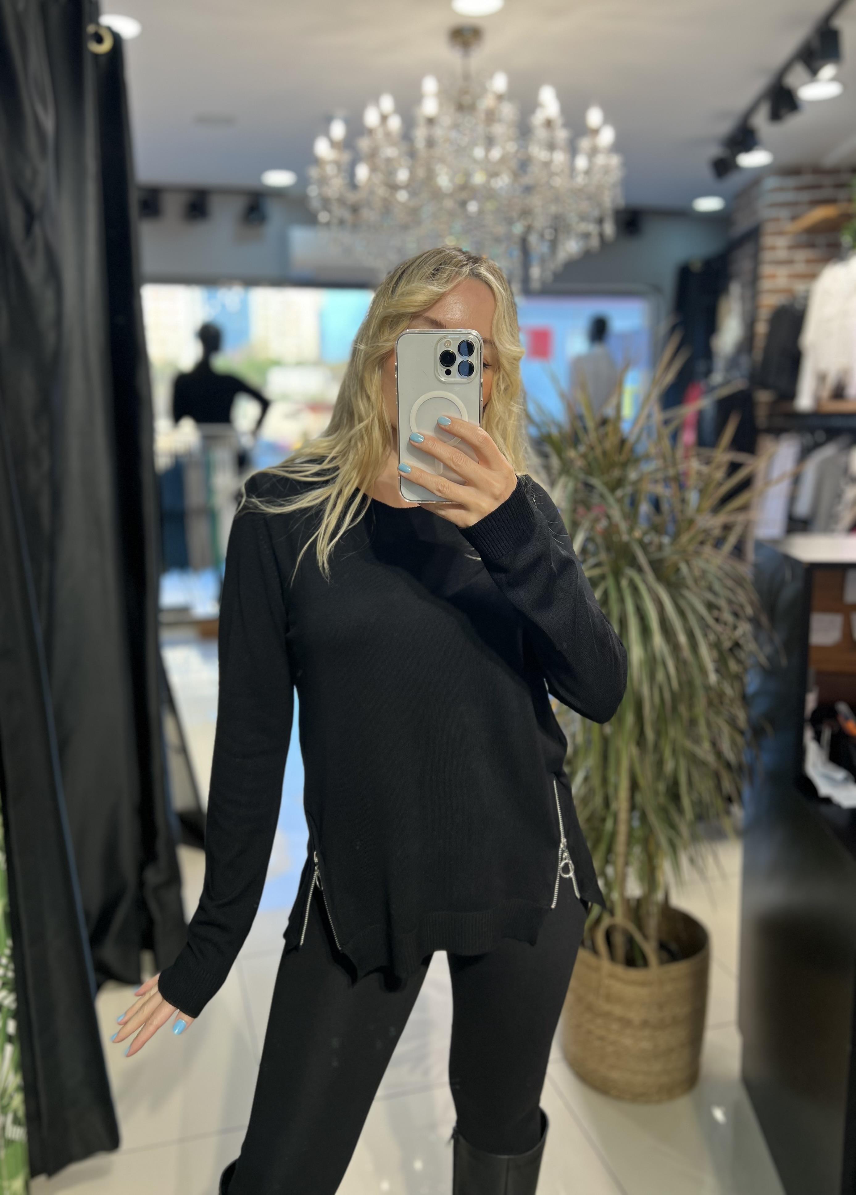 Tok Dokuda Fermuar Aksesuarlı Merserize Siyah Triko 