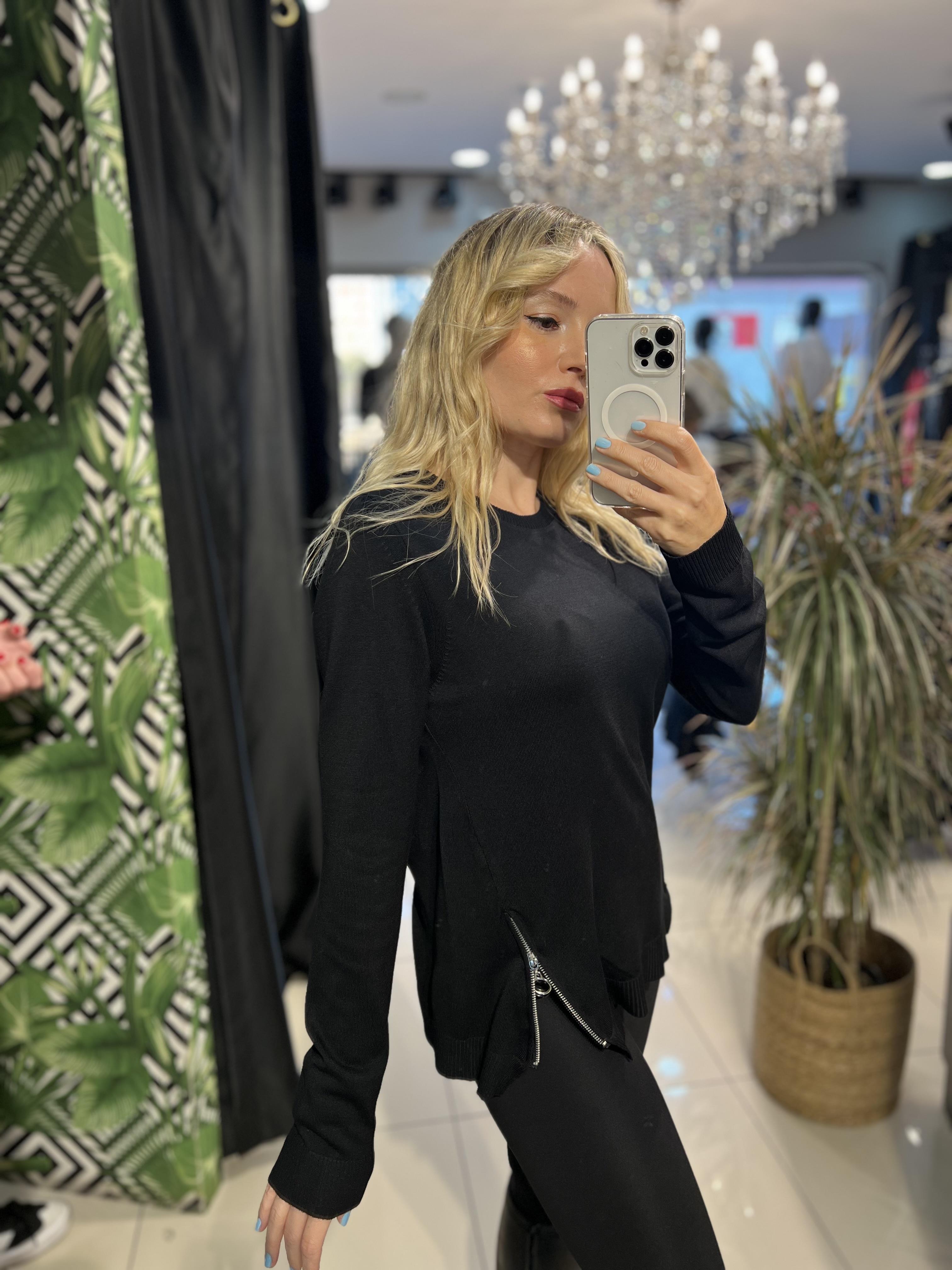 Tok Dokuda Fermuar Aksesuarlı Merserize Siyah Triko 