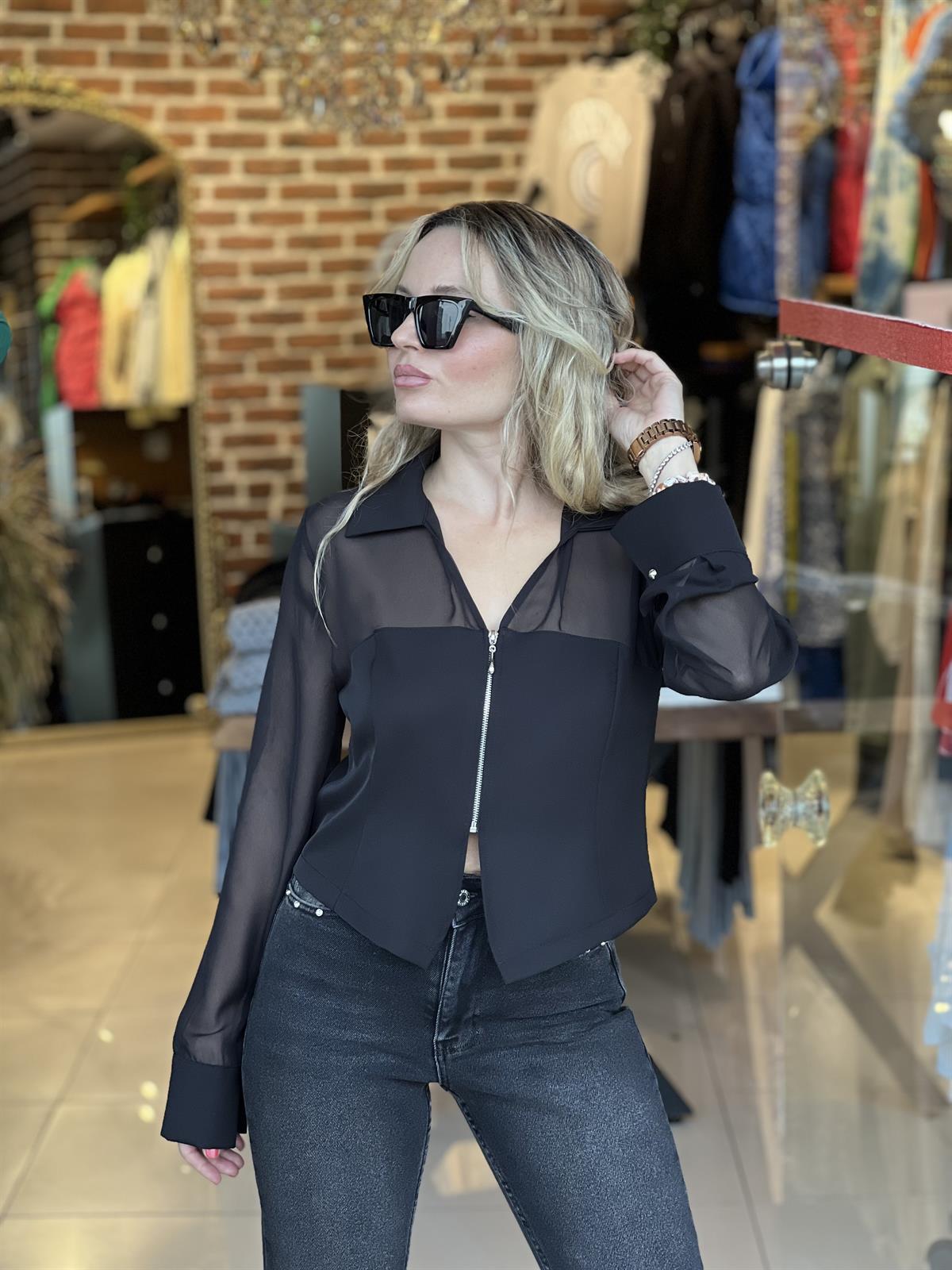 Tül Detaylı Önü Fermuarlı Bluz