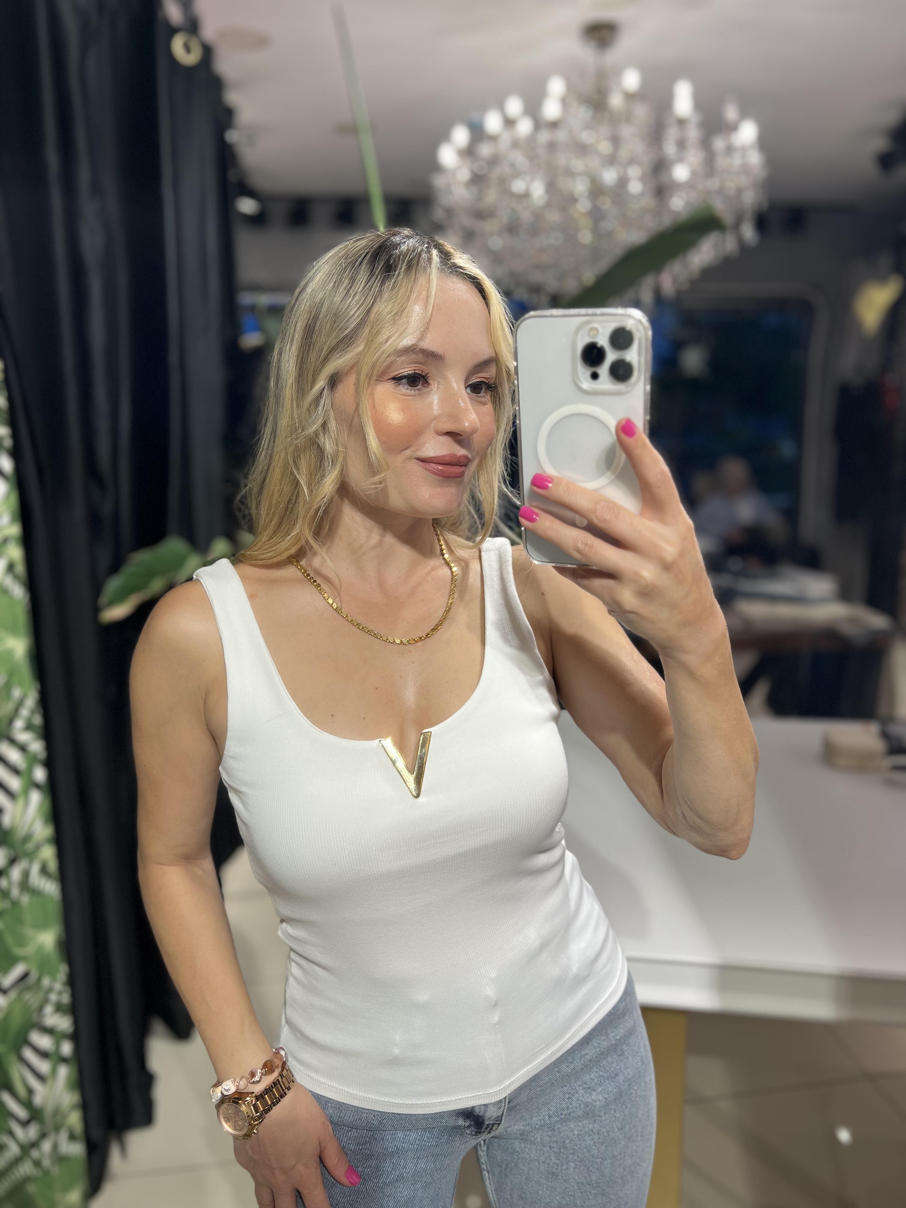 V Demir Detaylı Beyaz Atlet