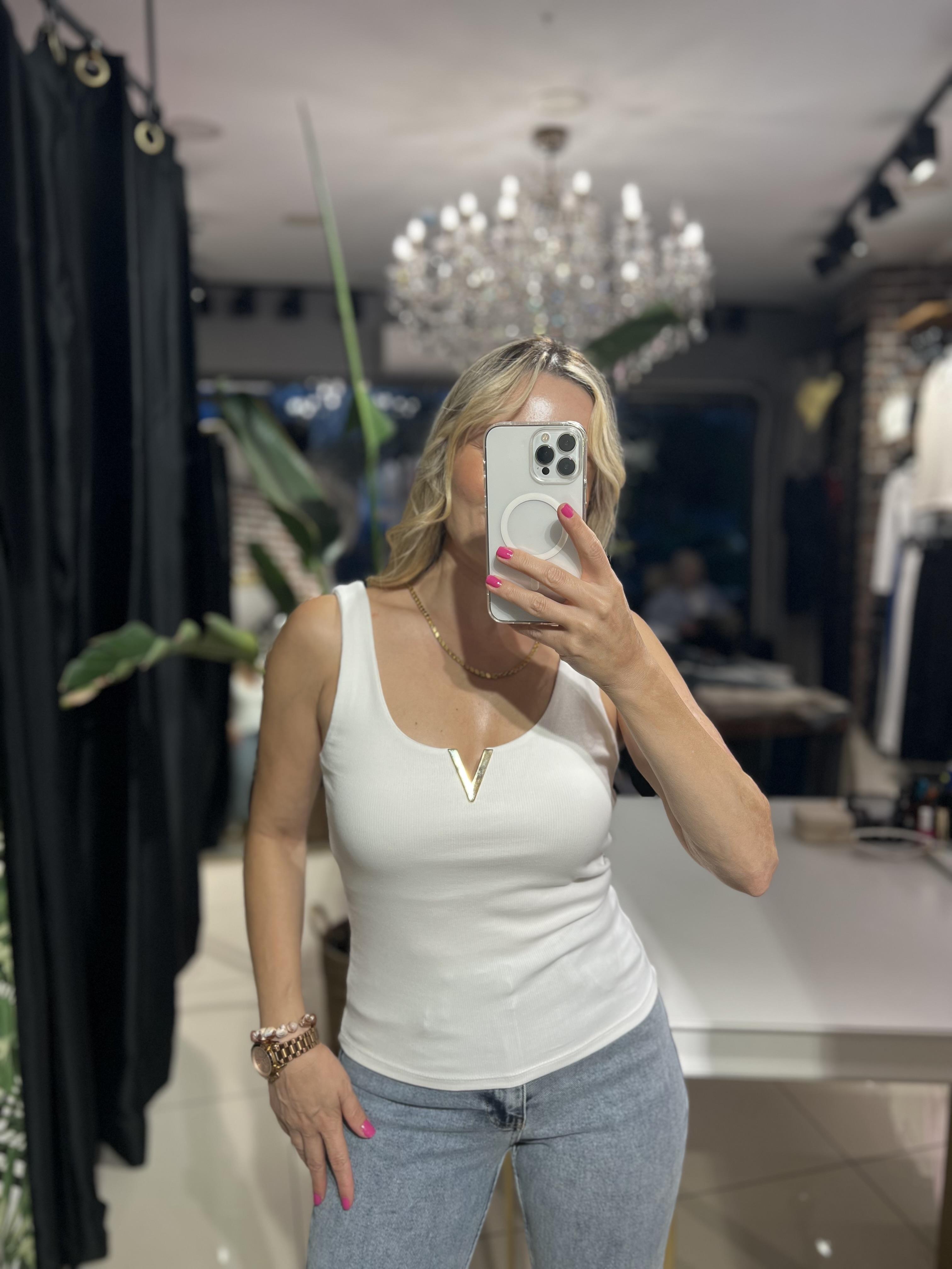 V Demir Detaylı Beyaz Atlet