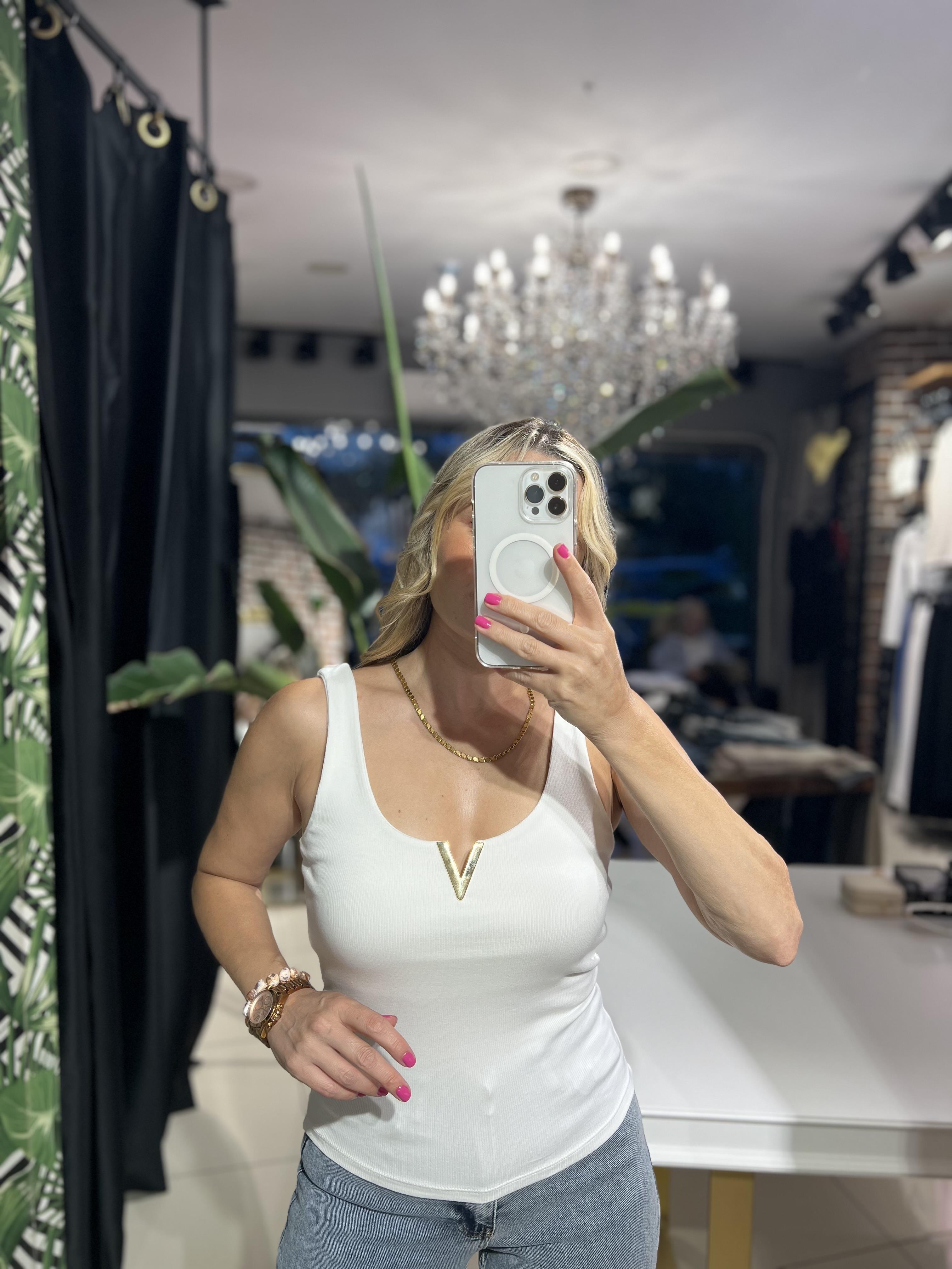 V Demir Detaylı Beyaz Atlet