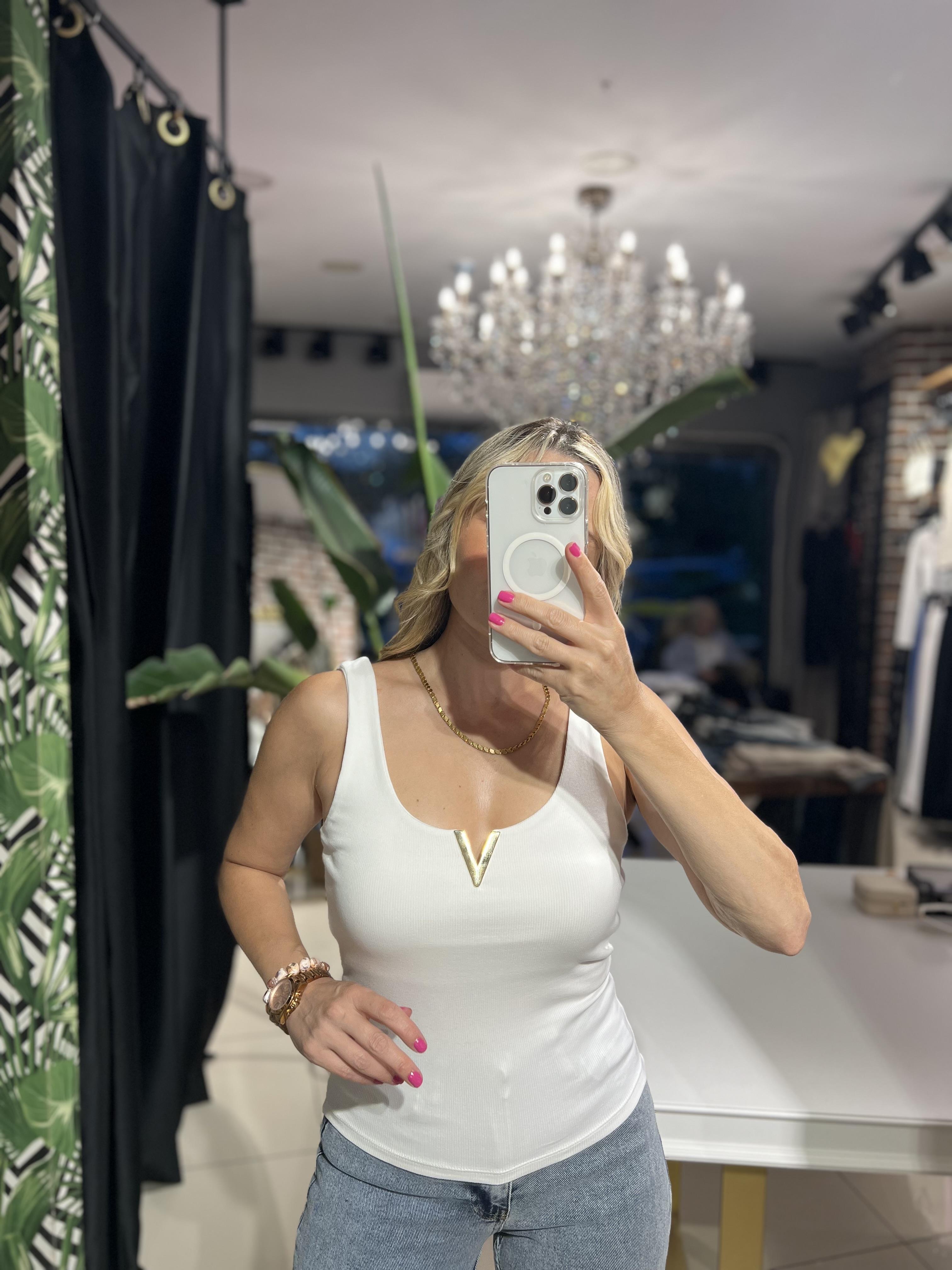 V Demir Detaylı Beyaz Atlet