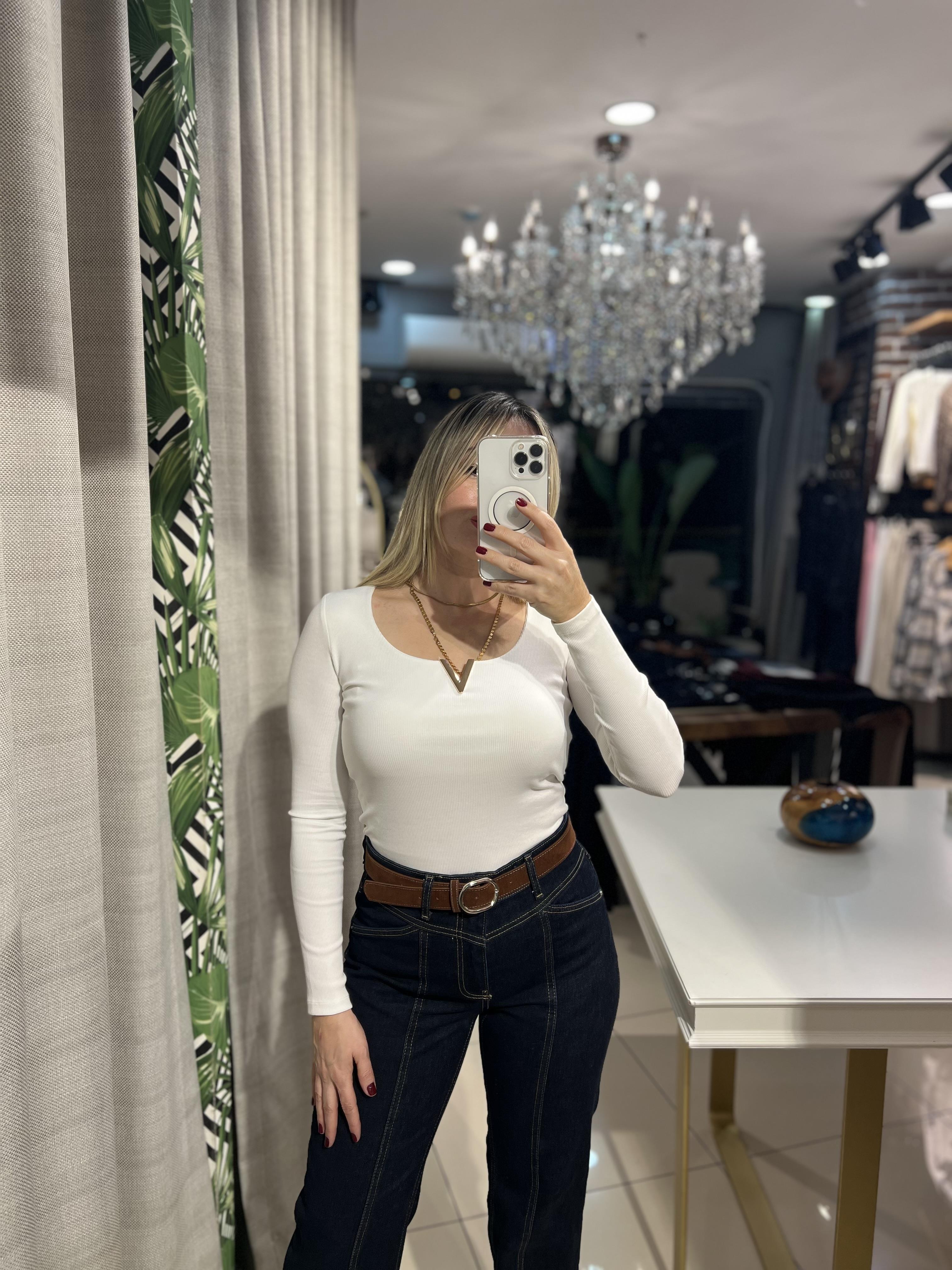 V Demir Detaylı Ekru Bluz