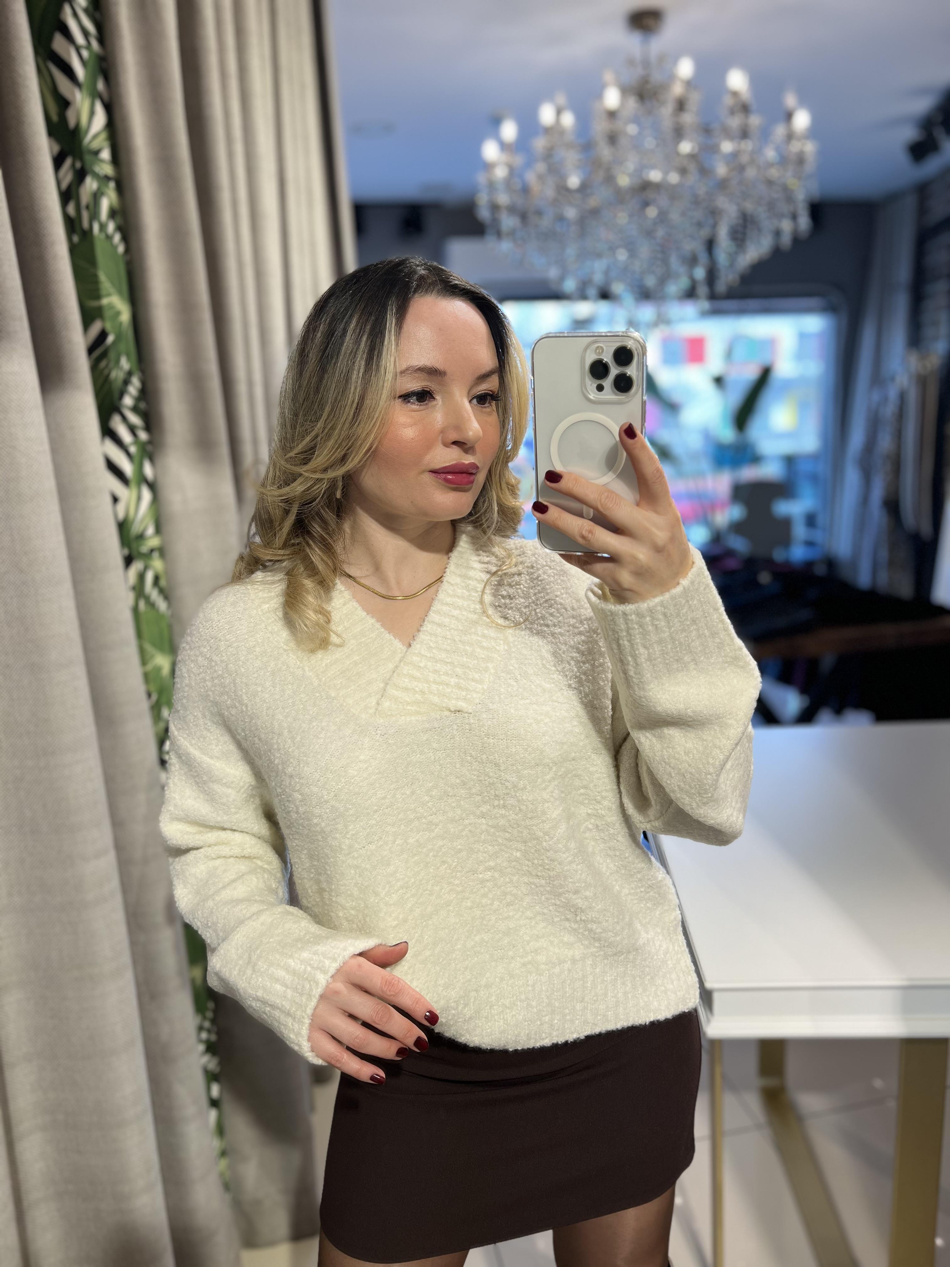 V Yaka Buklet Ekru Triko Kazak