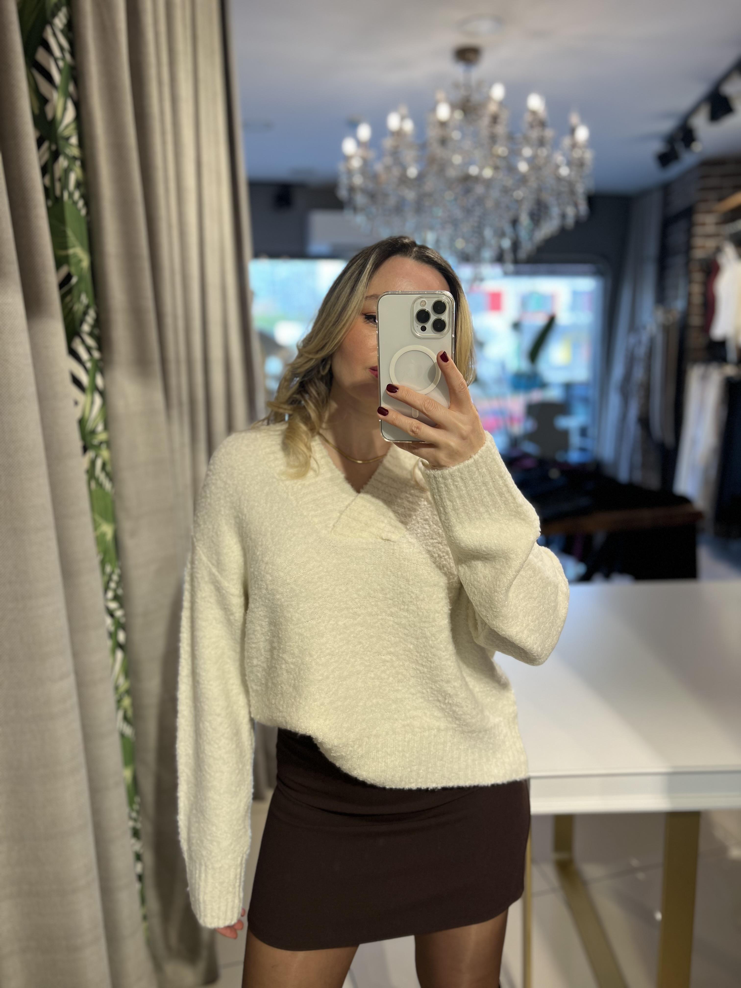 V Yaka Buklet Ekru Triko Kazak