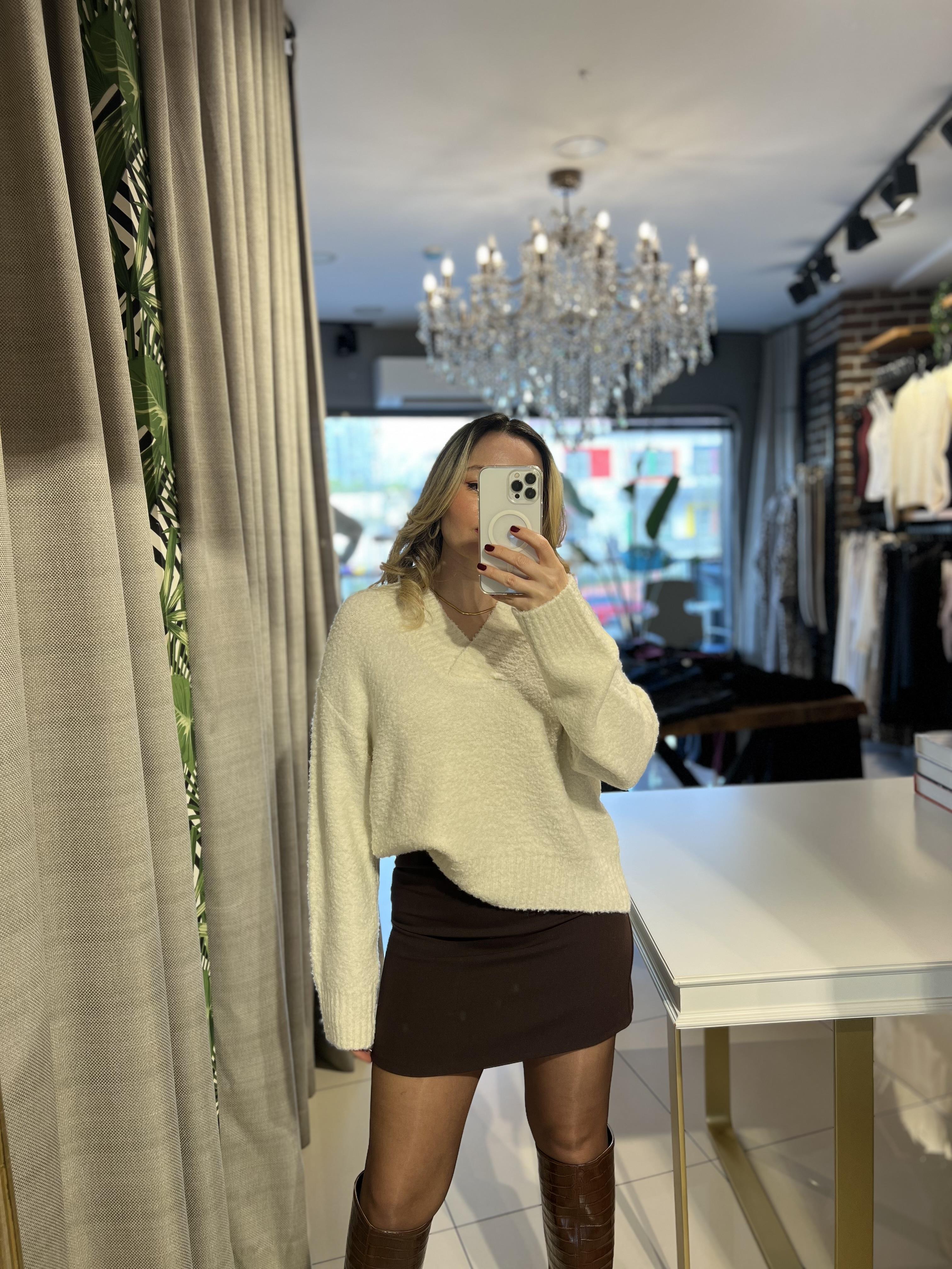 V Yaka Buklet Ekru Triko Kazak