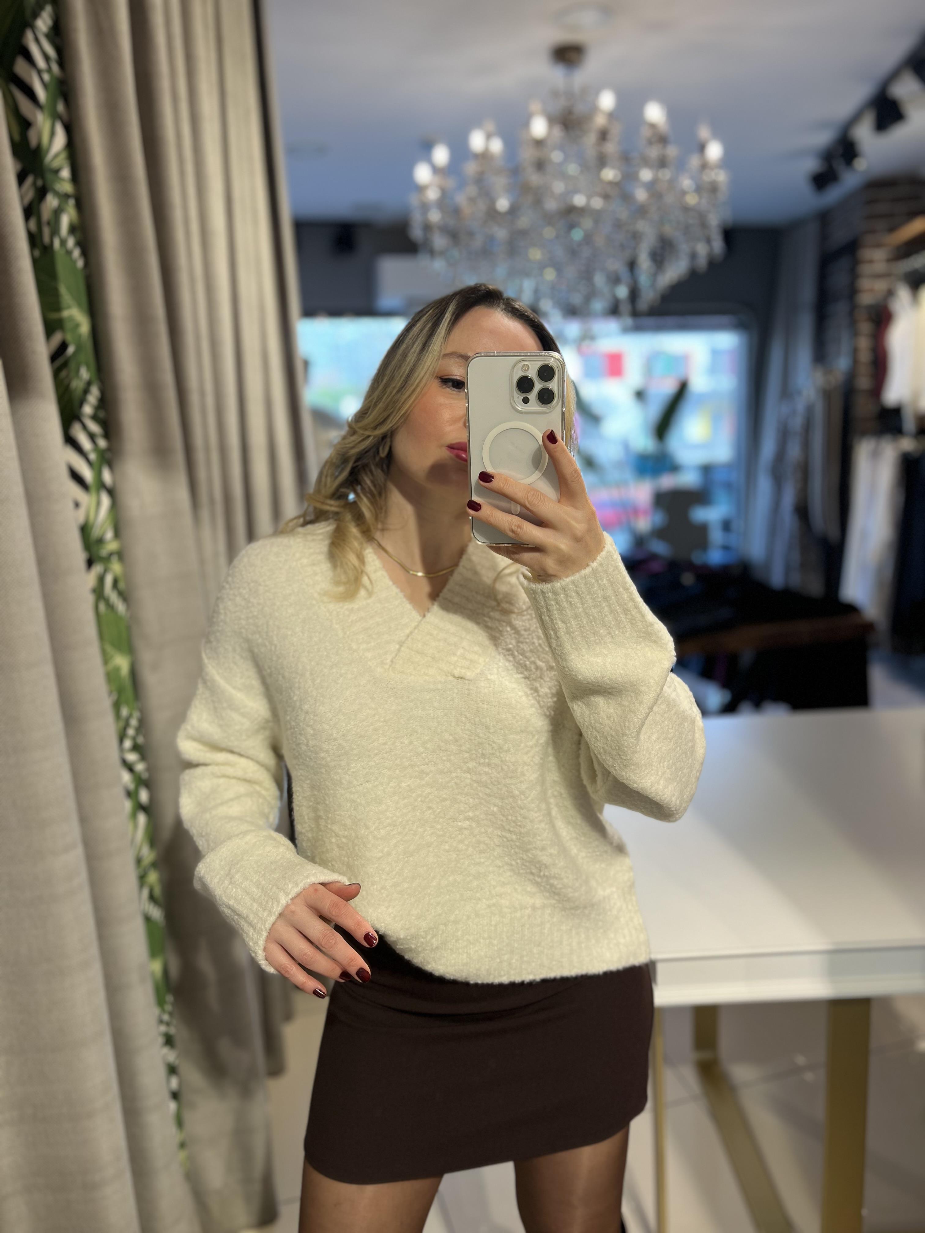 V Yaka Buklet Ekru Triko Kazak