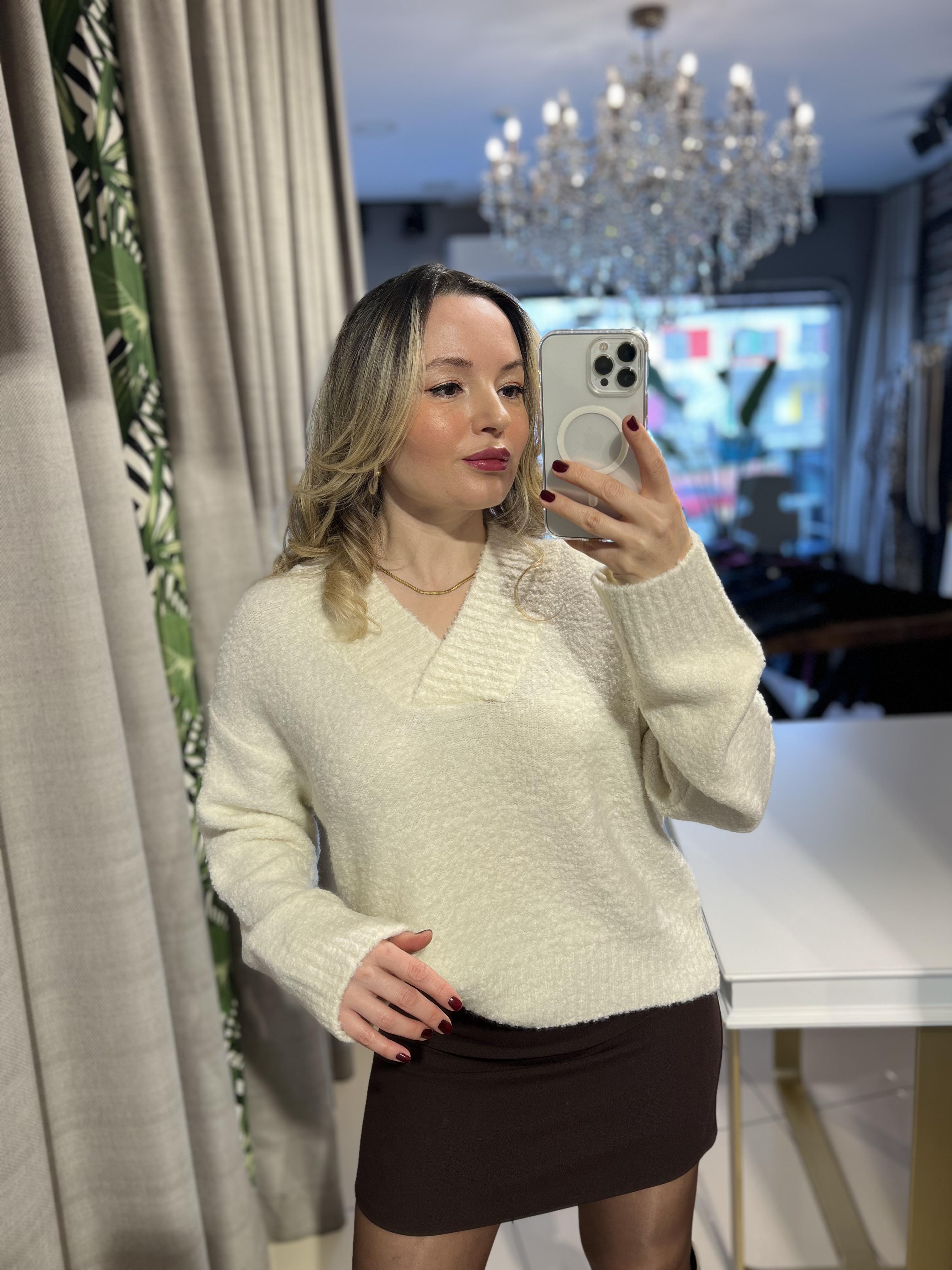 V Yaka Buklet Ekru Triko Kazak