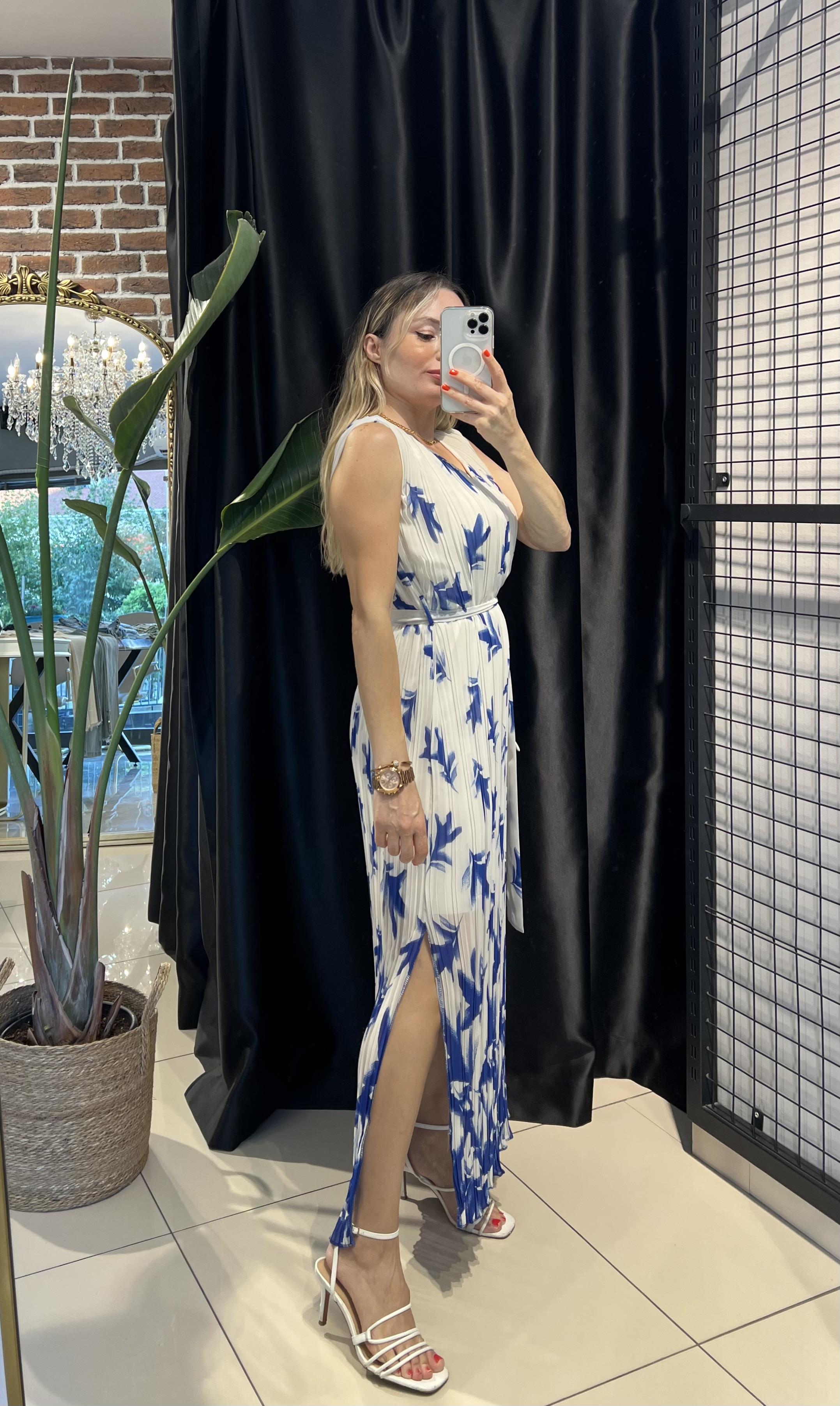 V Yaka Piliseli Şifon Mavi Desenli Maxi Elbise