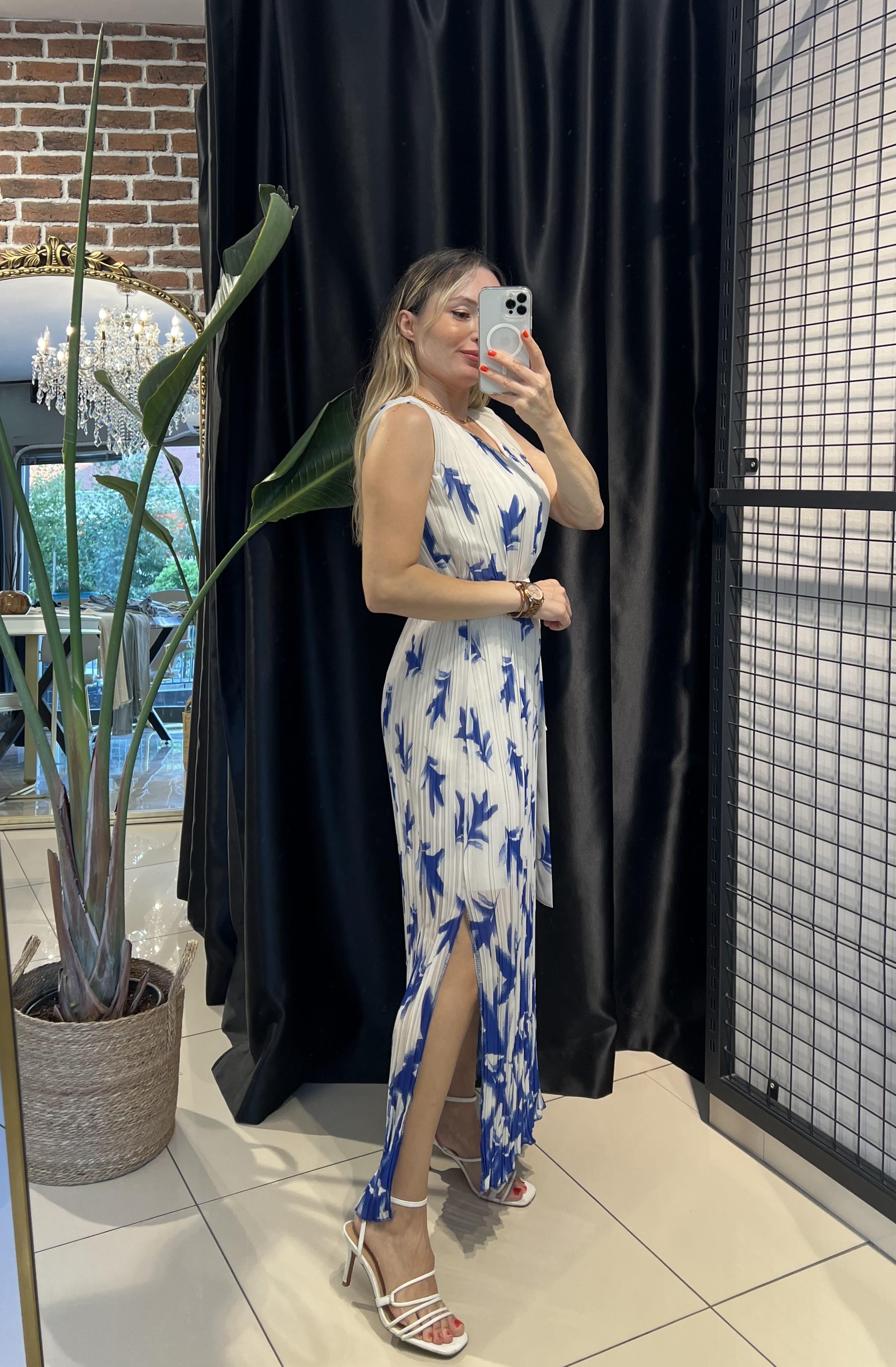 V Yaka Piliseli Şifon Mavi Desenli Maxi Elbise