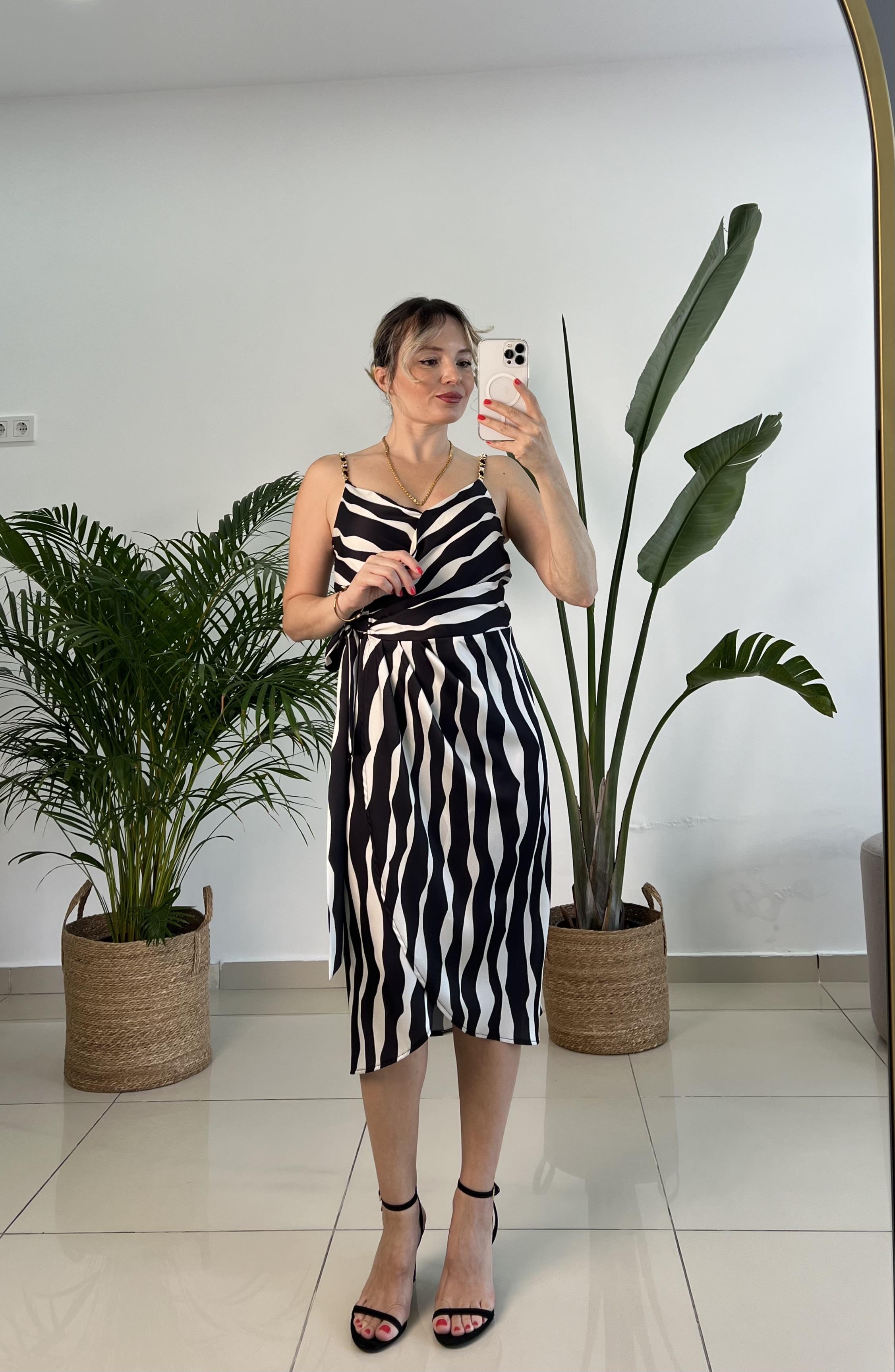 Yandan Bağlama Detaylı Zebra Desen Saten Elbise