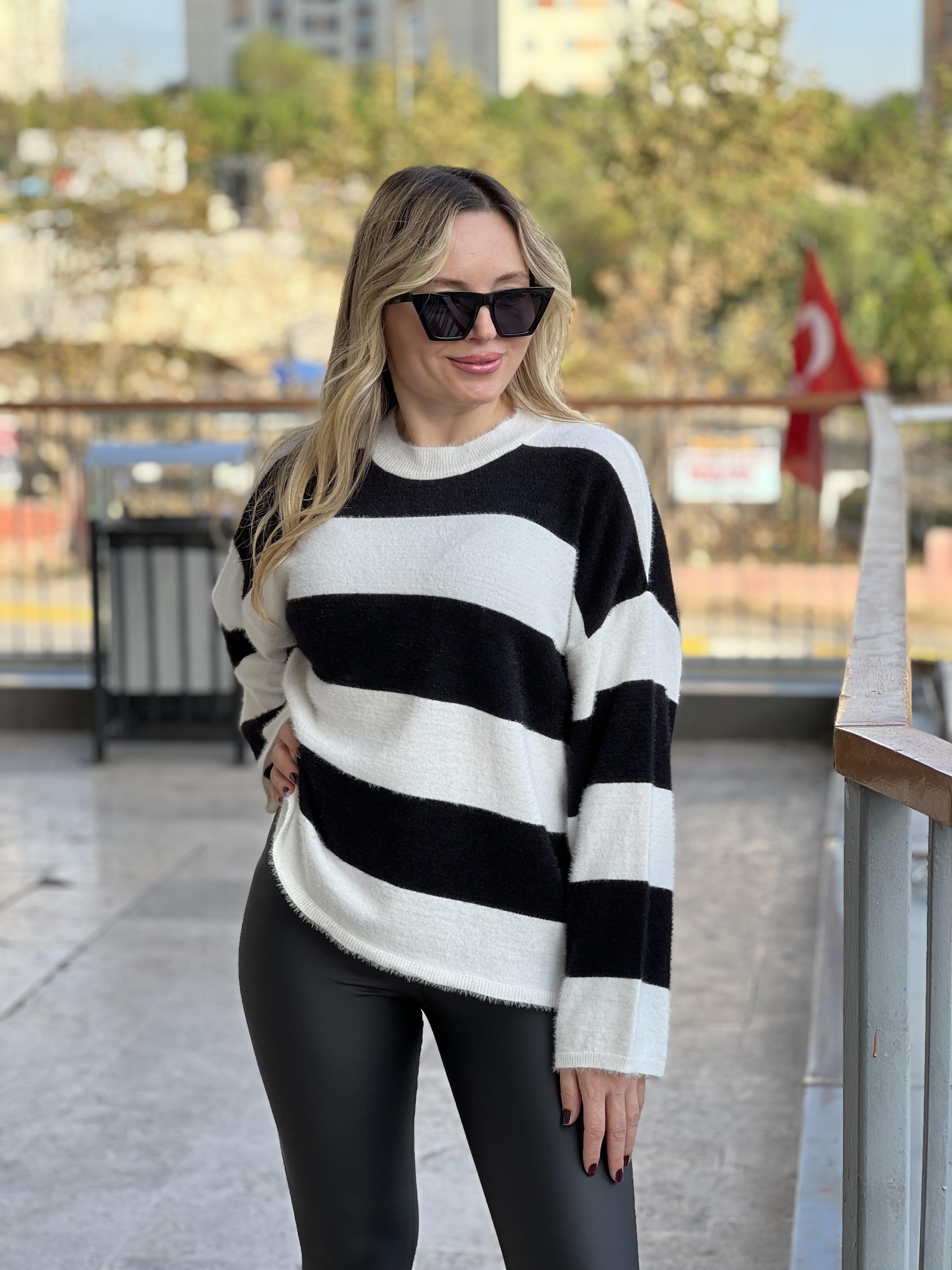 Yumoş İnce Sakallı Siyah Beyaz Triko