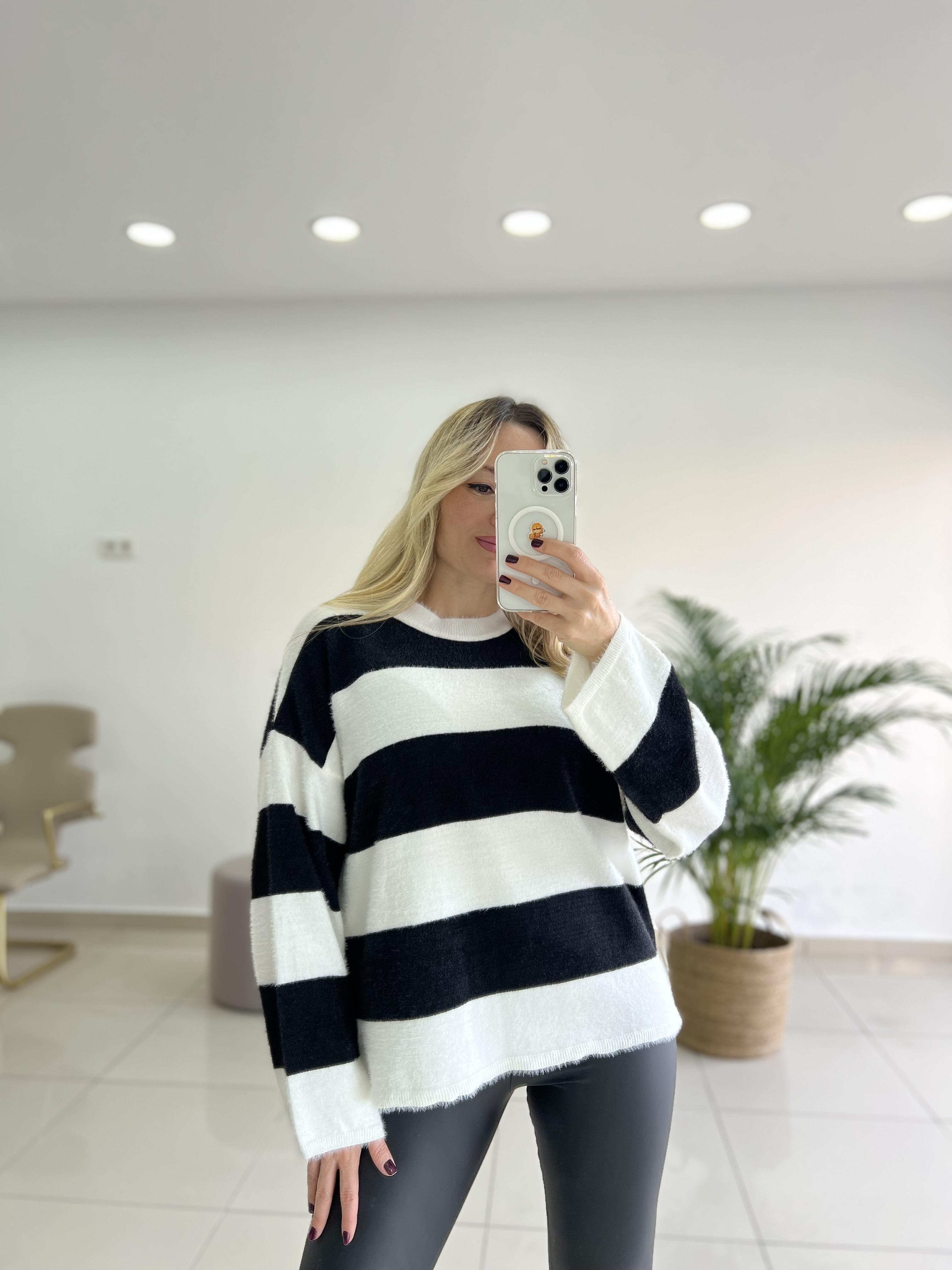 Yumoş İnce Sakallı Siyah Beyaz Triko