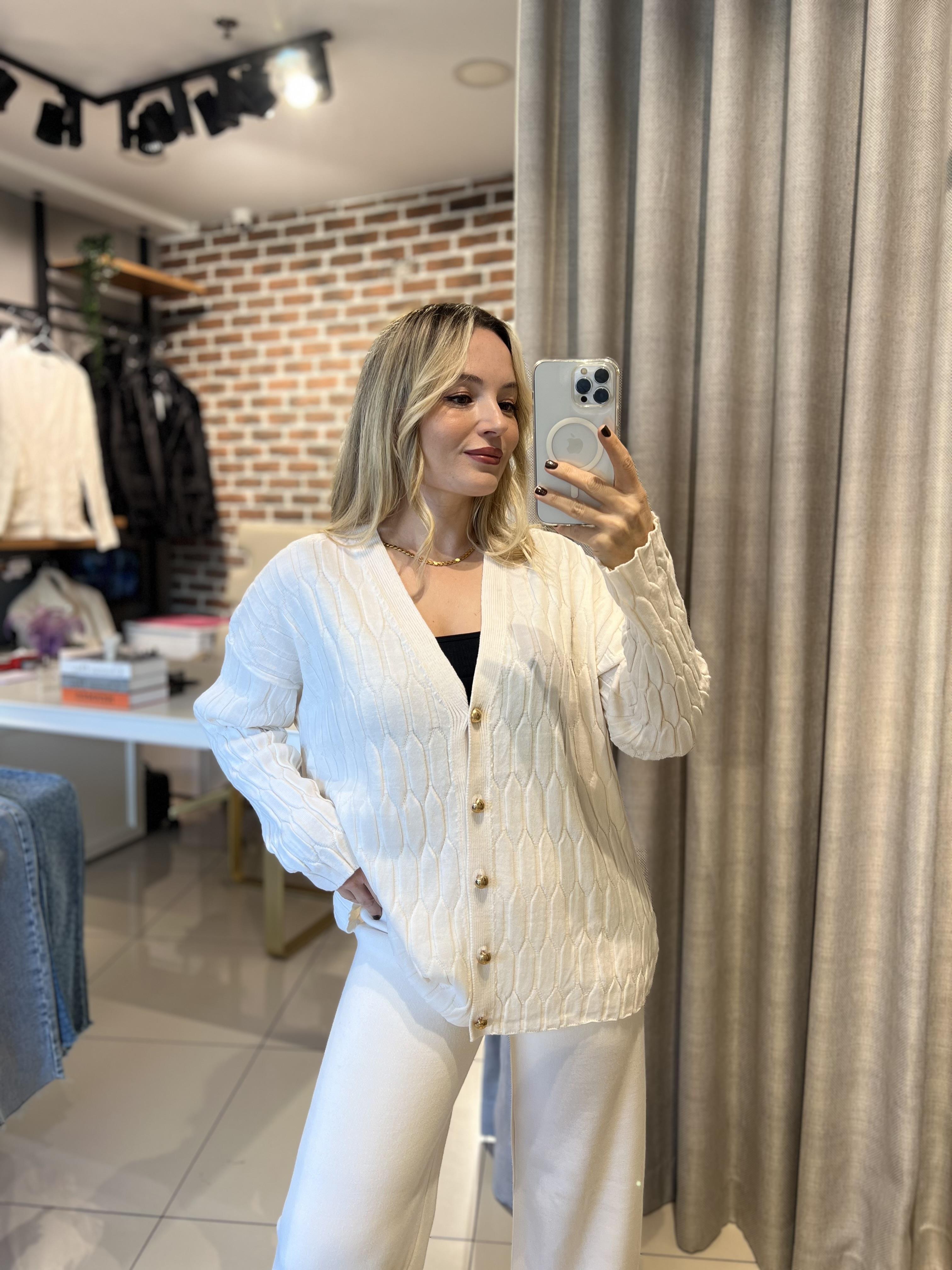 Yürütmeli Hırkalı Krem Takım