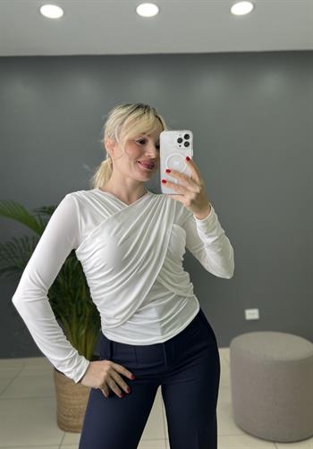  Ekru Omuzları Çapraz Büzgülü Bluz