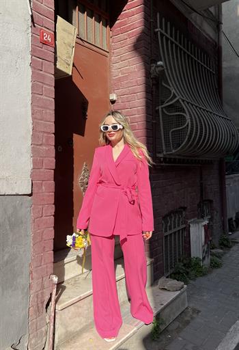 Belden Kuşaklı Takım Elbise