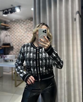 Bisiklet Yaka Düğmeli Siyah Triko Hırka