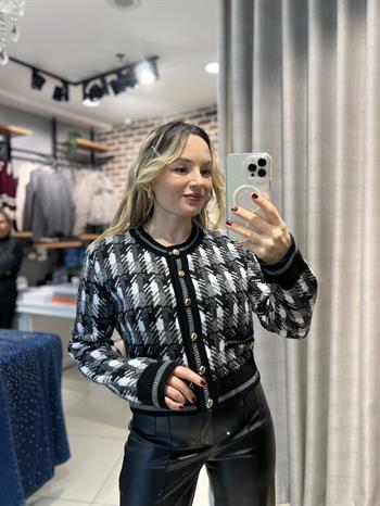 Bisiklet Yaka Düğmeli Siyah Triko Hırka