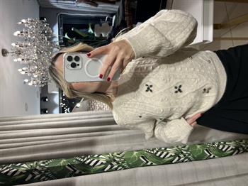 Bisiklet Yaka Önü Taş İşlemeli Bej Kazak