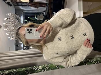 Bisiklet Yaka Önü Taş İşlemeli Bej Kazak