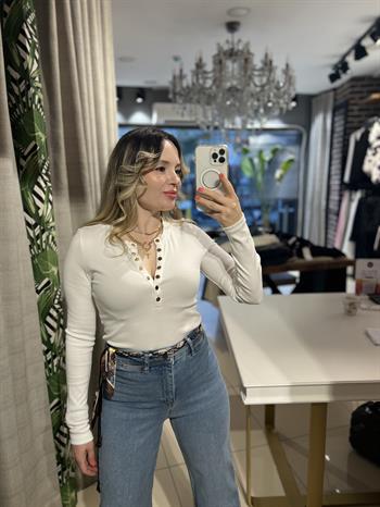 Çıtçıtlı Düğme Detaylı Uzun Kollu Ekru Bluz