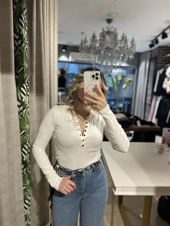 Çıtçıtlı Düğme Detaylı Uzun Kollu Ekru Bluz