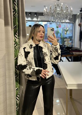 Desenli İnce Dokulu Kürk