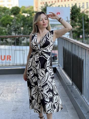 Siyah Desenli Önü Burgu Detaylı Elbise