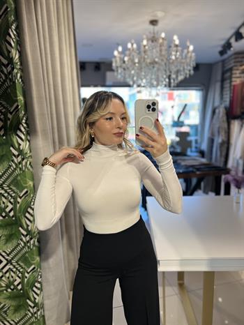 Dik Yaka Uzun Kollu Ekru Body