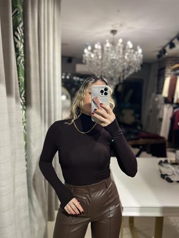 Dik Yaka Uzun Kollu Kahverengi Body