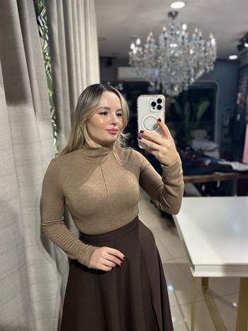 Dik Yaka Uzun Kollu Top