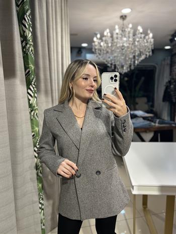Düğmeli Gri Yünlü Ceket