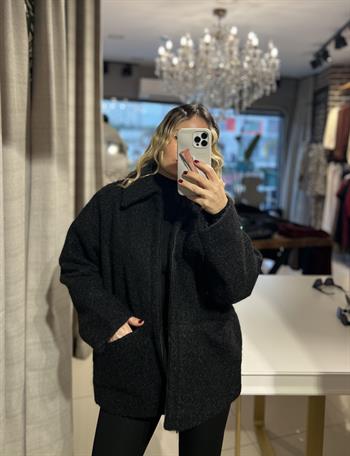 Fermuar Detaylı Buklet Siyah Kısa Kaban