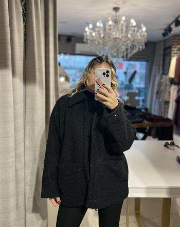 Fermuar Detaylı Buklet Siyah Kısa Kaban