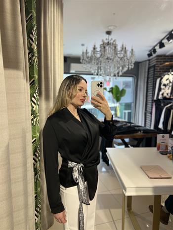 Fular Bağlamalı Siyah Bluz