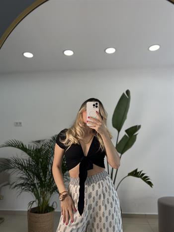 Full Likralı Gofre Kumaş Önden Bağlama Detaylı Siyah Crop Bluz