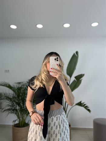 Full Likralı Gofre Kumaş Önden Bağlama Detaylı Siyah Crop Bluz