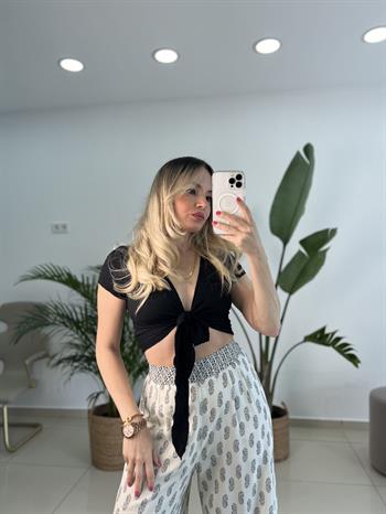 Full Likralı Gofre Kumaş Önden Bağlama Detaylı Siyah Crop Bluz