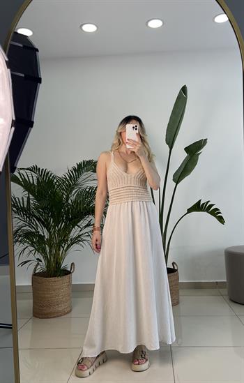Göğüs Kısmı Örme Detaylı Askılı Midi Elbise