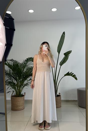 Göğüs Kısmı Örme Detaylı Askılı Midi Elbise